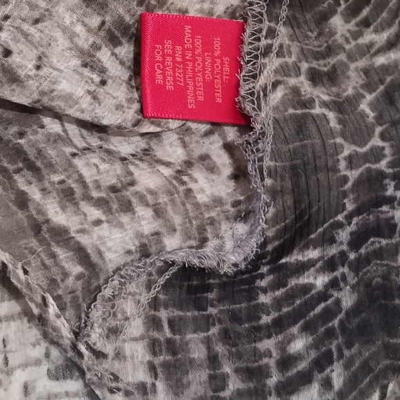 Jennifer Lopez Blouse - Picture 6 of 7